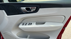 Volvo XC60 2.0 B5P Plus Dark 5dr AWD Geartronic Petrol Estate